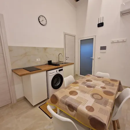 House In The Castle Via Gramignani N 35 بيت للعطل