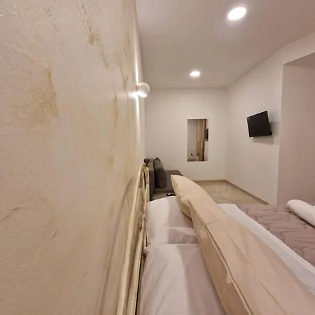 House In The Castle Via Gramignani N 35 بيت للعطل كاتانيا